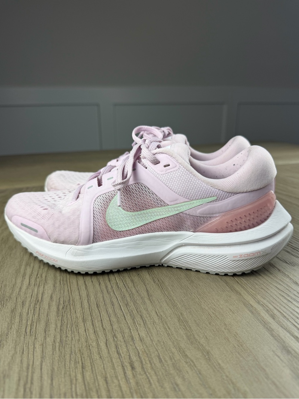 Nike Women's Air Zoom Vomero 16. Women’s size